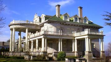A large, historic building with a central rotunda, multiple balconies, and classical architecture.