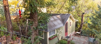 Cozy Cottage and hot tub: walk to Downtown Manitou