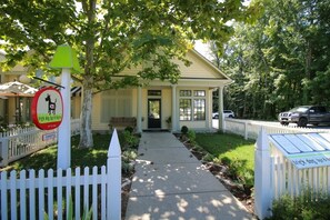 A building with a white picket fence, a dog park sign, and a bench outside. - LAST MINUTE CANCELLATION. Key Cottage is available this weekend!  (Irvington)