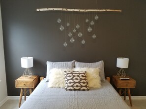 3 bedrooms, desk, iron/ironing board, travel cot