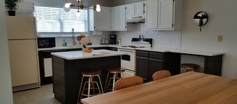 Renovated 3BR/2 BA Home in Summerville SC, Large Kitchen, Fenced In BackYard