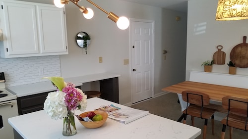 Renovated 3BR/2 BA Home in Summerville SC, Large Kitchen, Fenced In BackYard