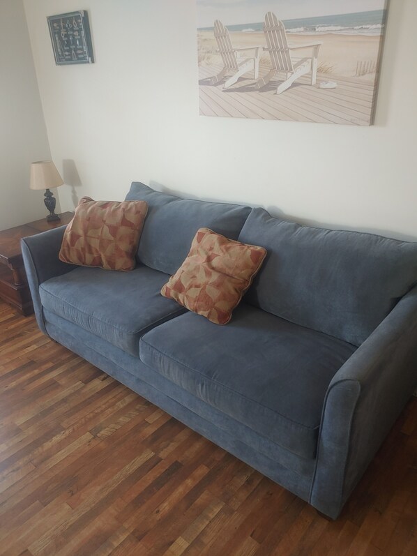 Smart TV, chimenea, reproductor de DVD y futbolito 