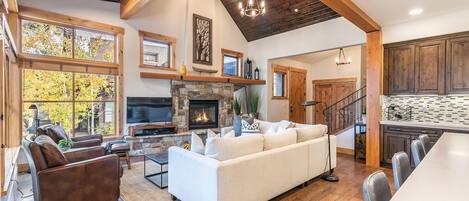 Smart TV y chimenea
