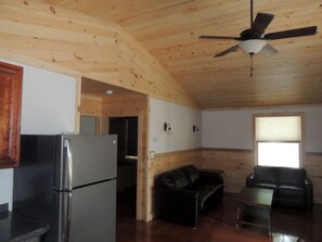 Smart TV, DVD player, books, video library - Rustic yet Modern Log Cabin, Cayuga Wine Trail, Dog Friendly, Open Year Round (Ovid)