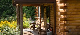 Rustikales und dennoch modernes Blockhaus, Cayuga Wine Trail, hundefreundlich, ganzjährig geöffnet
