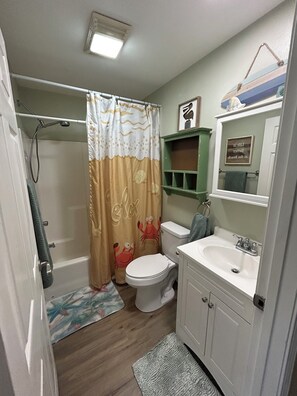Combined shower/bathtub, hair dryer, towels, soap