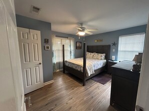 2 bedrooms, iron/ironing board, free WiFi, bed sheets