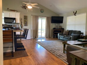 Smart TV, stereo - Relaxing Waterfront Getaway with Fenced in Pet Friendly Property (Bay St Louis)