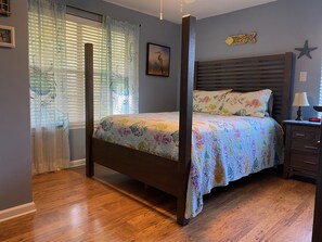 2 bedrooms, iron/ironing board, free WiFi, bed sheets - Relaxing Waterfront Getaway with Fenced in Pet Friendly Property (Bay St Louis)