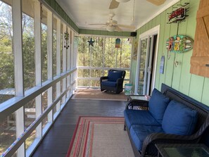 Interior - Relaxing Waterfront Getaway with Fenced in Pet Friendly Property (Bay St Louis)