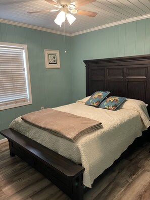 3 habitaciones, escritorio, tabla de planchar con plancha y wifi gratis 