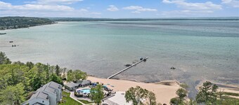 🏖️ Stunning Sunset Bay Views @ The Shores | Traverse Bay Views | Moments to the Beach