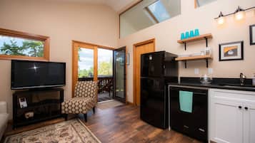 TV, DVD player, livros