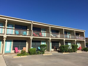 Exterior - Champagne Living - Beautiful PortA Condo Just Steps To The Beach!!! (Port Aransas)