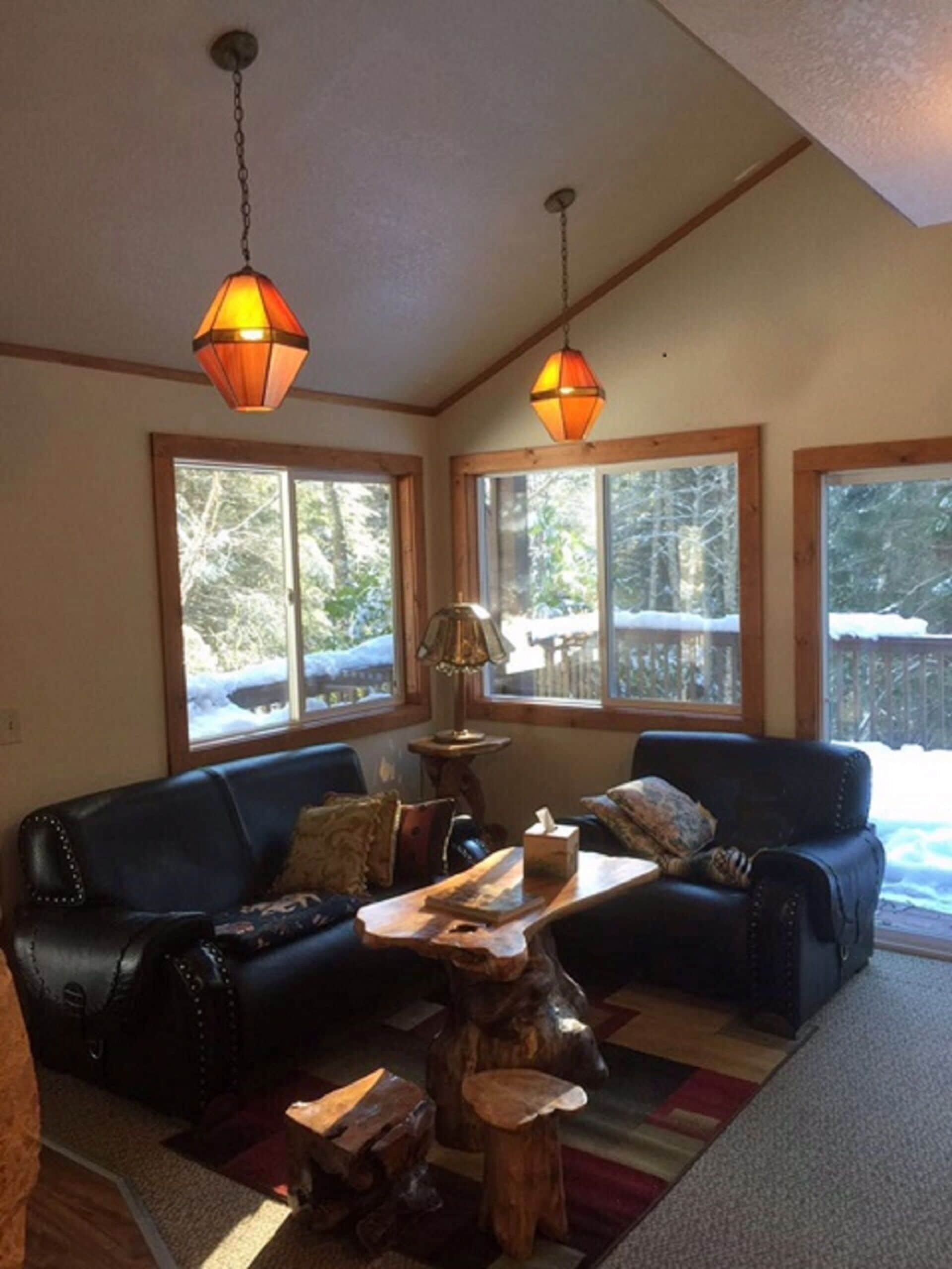 Smart TV, DVD player, livros, videoteca