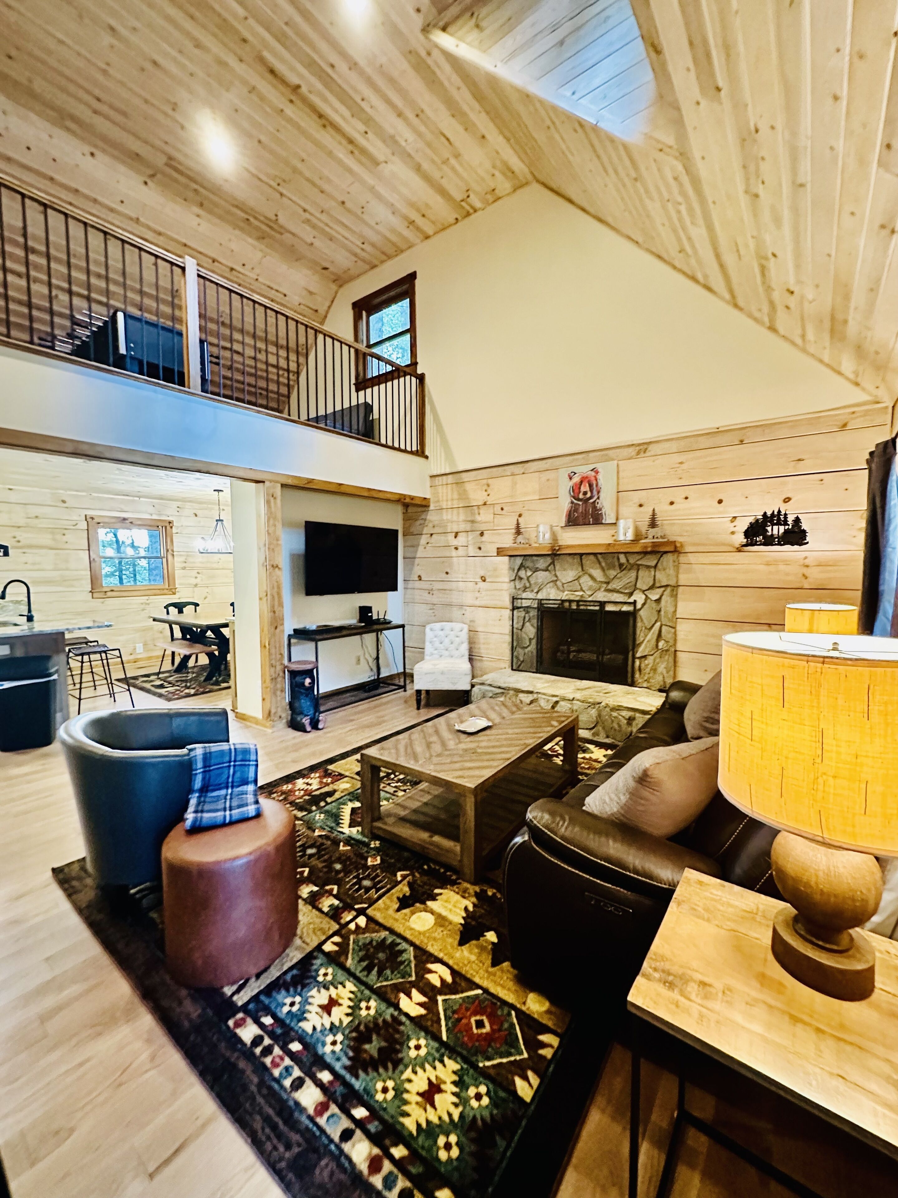 智能电视、壁炉、DVD 播放器、桌上足球