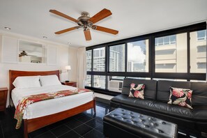 デスク、アイロン / アイロン台、WiFi (無料)、ベッドシーツ