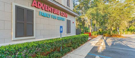 A building with a sign reading "ADVENTURE COVE FAMILY FUN CENTER".