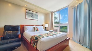 Desk, free WiFi, bed sheets - Waikiki Grand Hotel® Comfort, Open & Modern + 1min to Beach w/Diamondhead View ✈ (Honolulu)