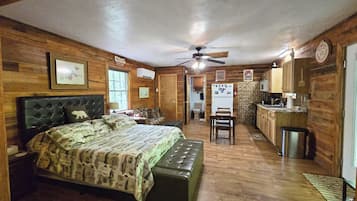 1 bedroom, iron/ironing board, WiFi (free), bed sheets