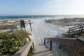 Beach - Destin-Beach Cottage, steps to beach & pool.  Close to shopping, restaurants! (Destin)