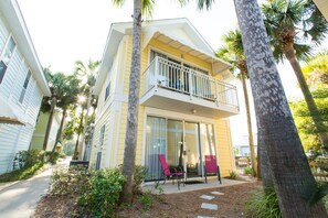 Exterior - Destin-Beach Cottage, steps to beach & pool.  Close to shopping, restaurants! (Destin)