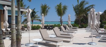 Oceanfront property with boat included at 399/night on last minute deals!