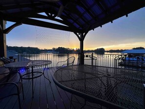 Outdoor dining - HUGE Logan Martin Lake House  (Cropwell)
