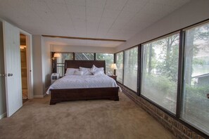 7 habitaciones, tabla de planchar con plancha y cuna de viaje 