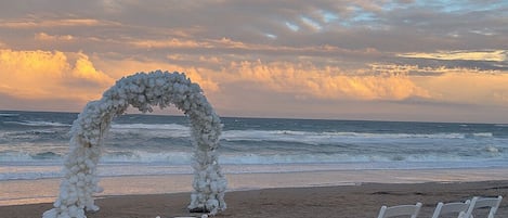 Plage, chaises longues