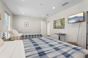 6 bedrooms, desk, iron/ironing board, travel cot