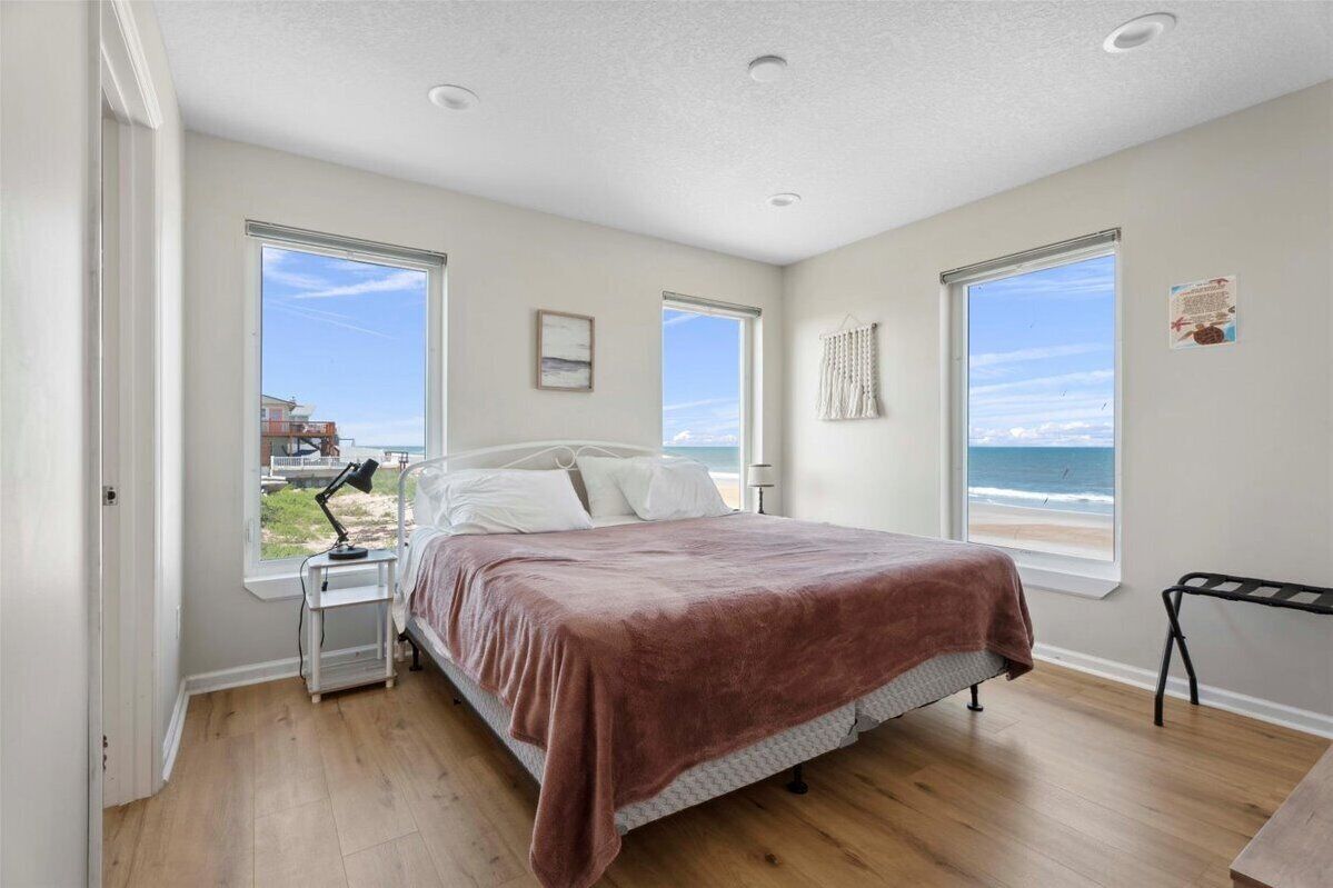 6 habitaciones, escritorio y tabla de planchar con plancha 