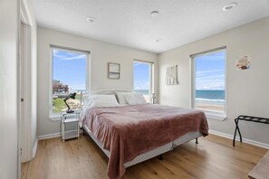 6 camere, una scrivania, ferro/asse da stiro, culla da viaggio