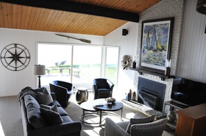 Televisión, chimenea, Netflix y reproductor de DVD