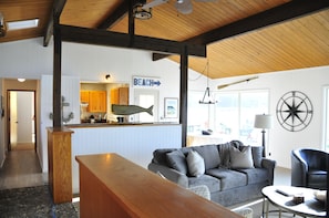 TV, fireplace, Netflix, DVD player - Waterfront Village Beach House (Lopez Island)