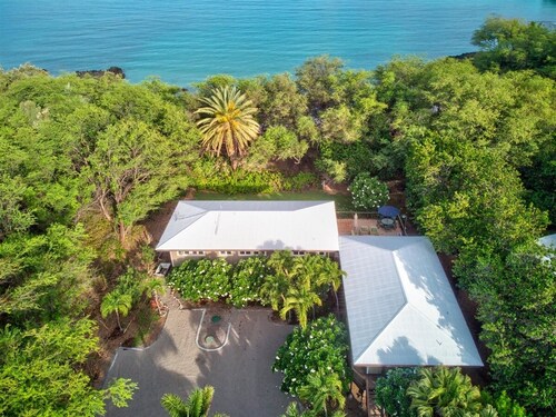 Spectacular Beachfront Home! Waialea Bay Beach House on White Sand Beach