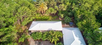 Spectacular Beachfront Home! Waialea Bay Beach House on White Sand Beach