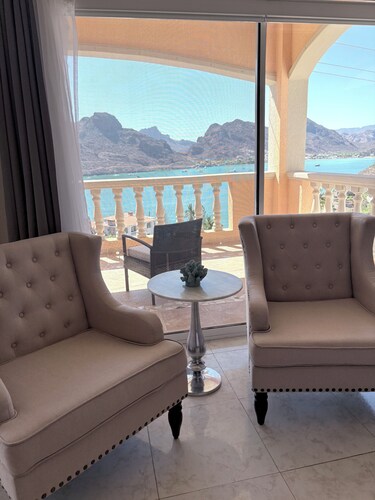 Pristine Beach House mit Panoramablick