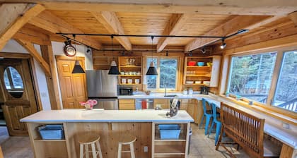 Cabaña de madera personalizada con vistas increíbles: ¡ideal para parejas y familias!