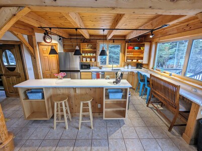 Custom Log Cabin with Amazing Views - great for couples and families!