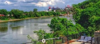 ❤️OF DOWNTOWN NASHVILLE/On the RIVER/2 KNG BDS/2 BA/Walk 2 ALL.. BROADWAY🎸/POOL