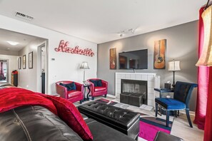 Smart TV, fireplace, stereo