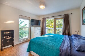 5 Schlafzimmer, Schreibtisch, Bügeleisen/Bügelbrett, Reisekinderbett