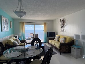Smart TV, video games, DVD player, ping pong - OCEANFRONT! RESERVE QUICKLY! YOU’LL LOVE IT! EVERYONE DOES! License #26- 0403 (Tavernier)