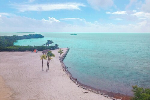 OCEANFRONT! RESERVE QUICKLY! YOU’LL LOVE IT! EVERYONE DOES! License #26- 0403