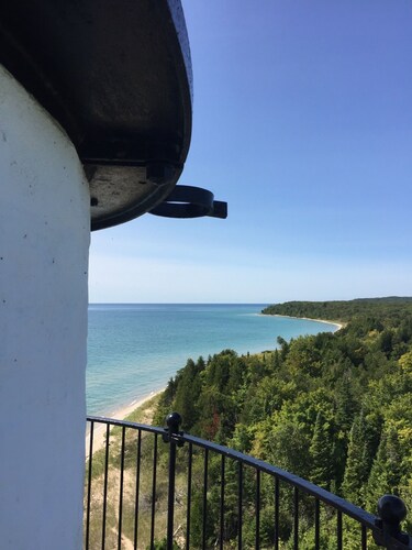 Charming Farm on scenic M-22*Fireplace*Central Air*minutes to Town/Beaches     