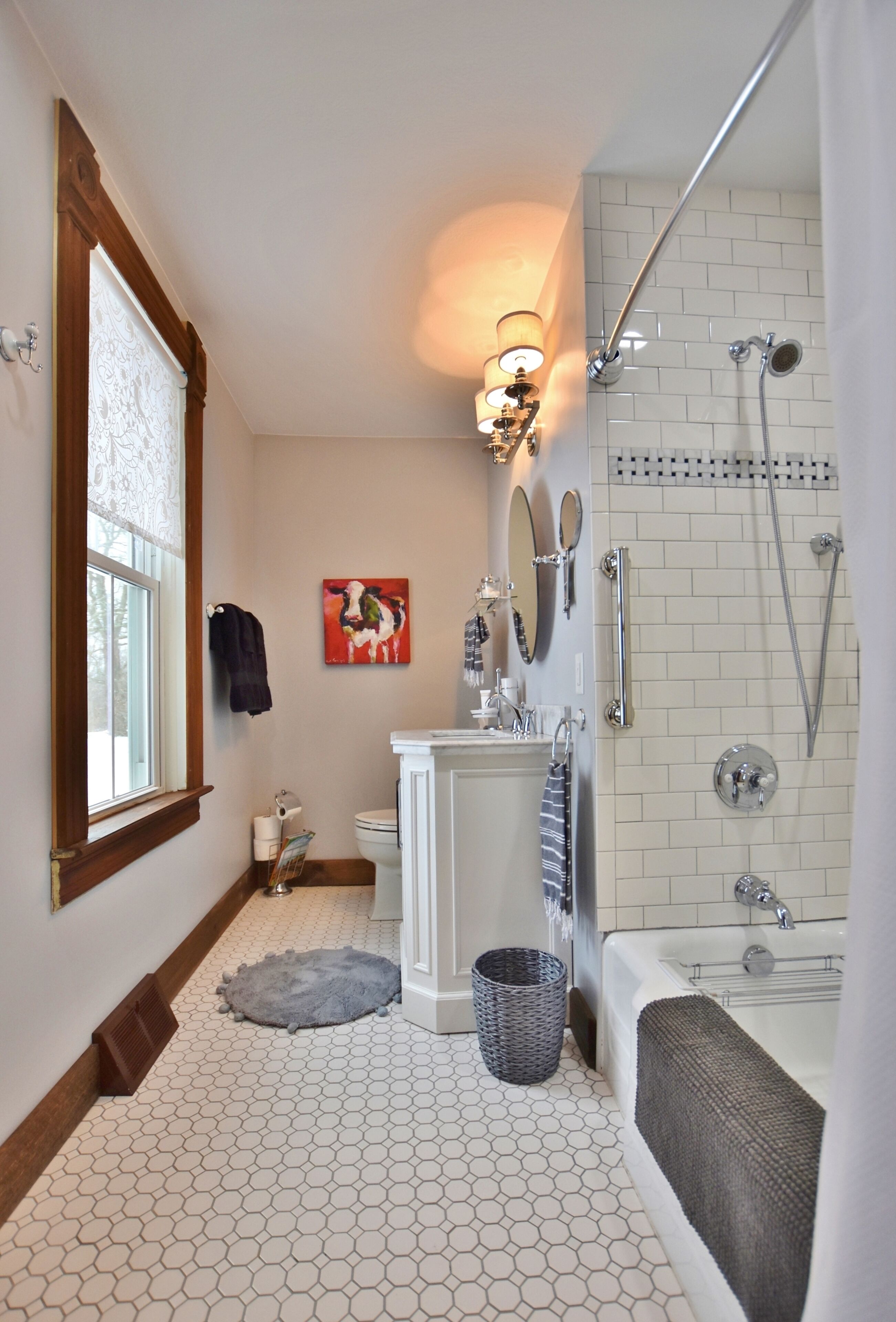 Ensemble douche/baignoire, sèche-cheveux, serviettes fournies, savon