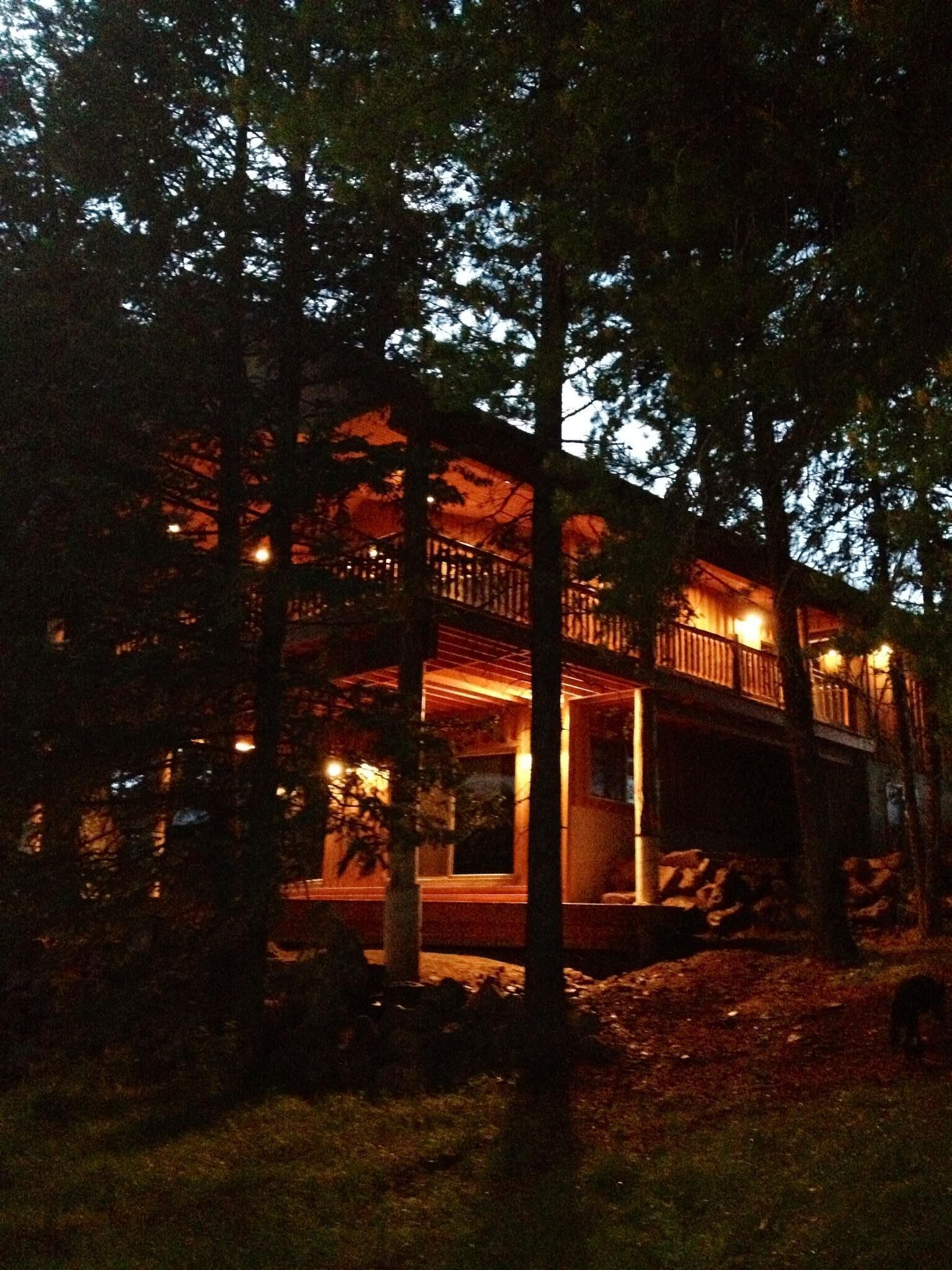 Luxury Mountain Retreat- Creekside Cabin Nestled in 100 Year Old Douglas Fir