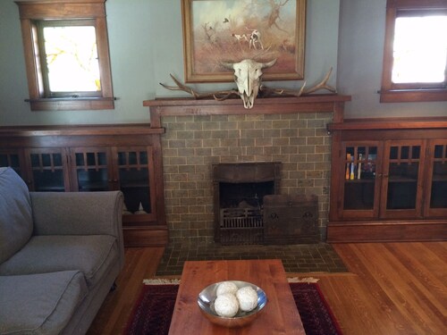 3 Bed / 2 Bath Bungalow Marmalade, Downtown Wifi, Kaapeli, Pysäköinti